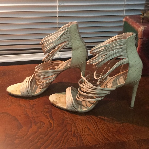 SOLD Bcbg strappy sandal - Picture 4 of 8